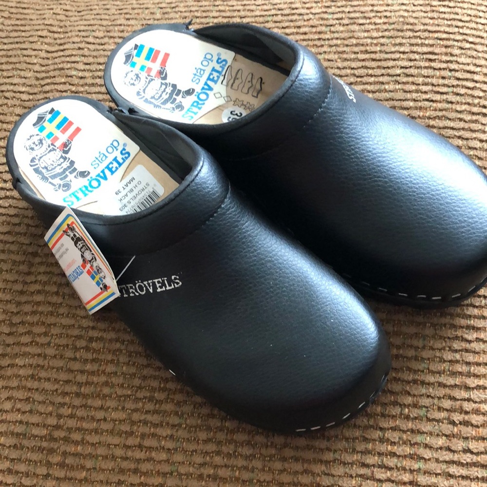 Strovel clogs! Brand new, never worn 🔥
